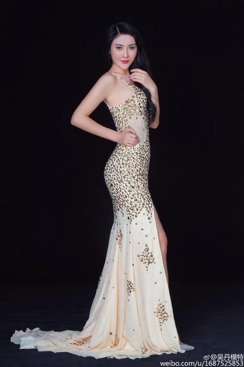 亚洲人喷着人乳的妓女