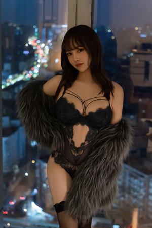 女生用铁丝自缚