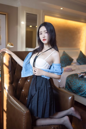 亚洲白色白色在线播放